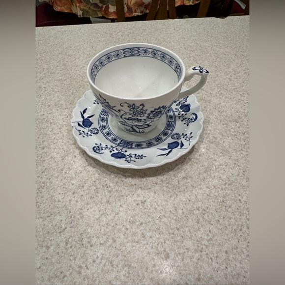 Blue Nordic by J& G Meakin classic blue onion pattern set of 2 cup and Saucers - Picture 16 of 16